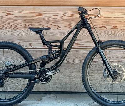 Used Santacruz v10 morzine
